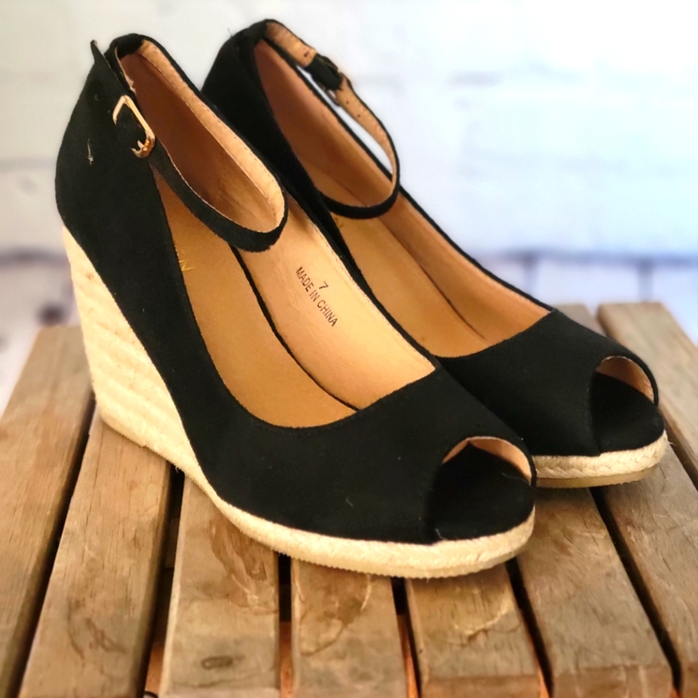 Black wedge heels